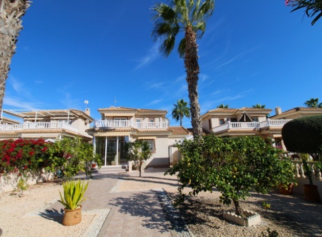 Villa - Återförsäljning - Orihuela Costa - ESMA-67718