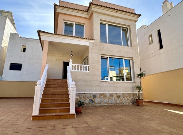 Villa - Återförsäljning - Orihuela Costa - Villamartin