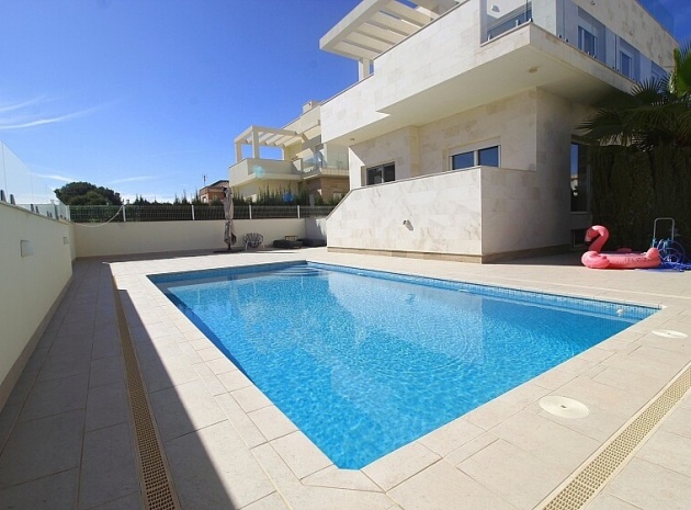 Villa - Återförsäljning - Orihuela - La Zenia