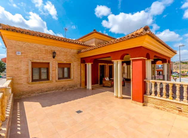 Villa - Återförsäljning - Orihuela - Orihuela Centro