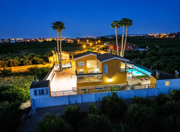 Villa - Återförsäljning - Orihuela - Orihuela Centro