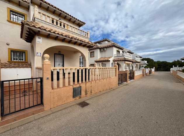 Villa - Återförsäljning - Orihuela - Orihuela Costa