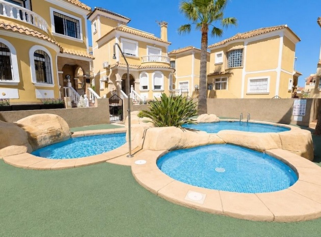 Villa - Återförsäljning - Orihuela - Orihuela Costa