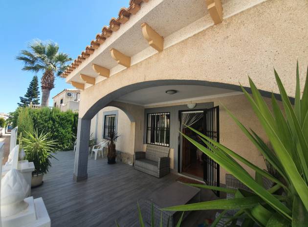 Villa - Återförsäljning - Playa Flamenca - ESMA-7127