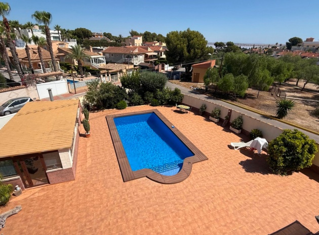 Villa - Återförsäljning - Torrevieja - CSP-88478