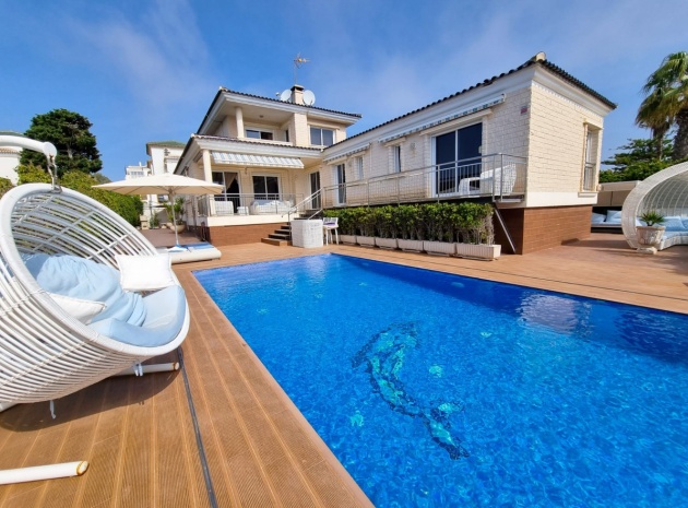 Villa - Återförsäljning - Torrevieja - CSP-89780