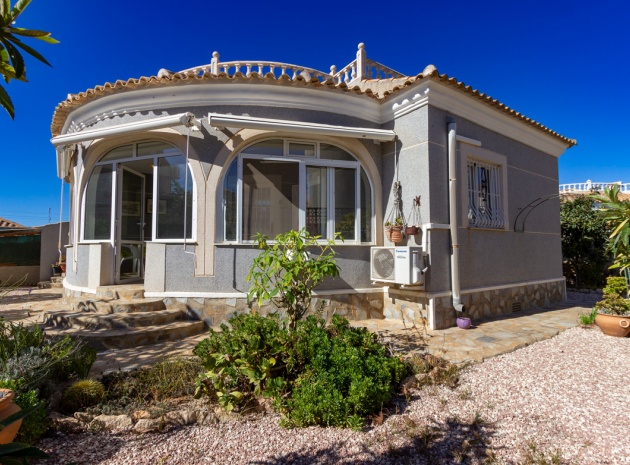 Villa - Återförsäljning - Torrevieja - ESMA-18586