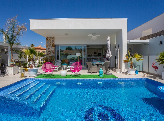 Villa - Återförsäljning - Torrevieja - ESMA-79091