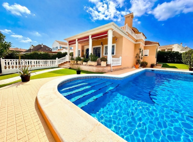 Villa - Återförsäljning - Torrevieja - La Mata