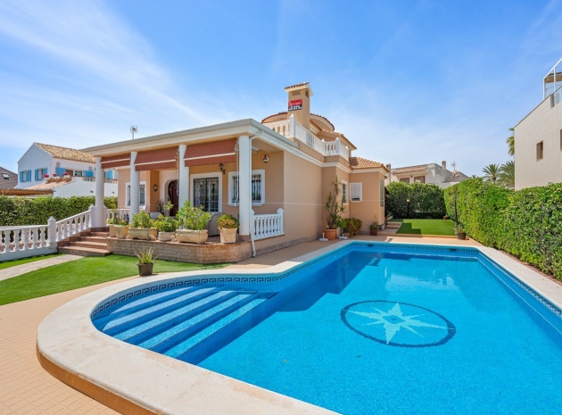 Villa - Återförsäljning - Torrevieja - La Mata