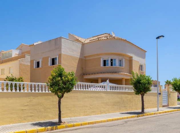 Villa - Återförsäljning - Torrevieja - La Siesta