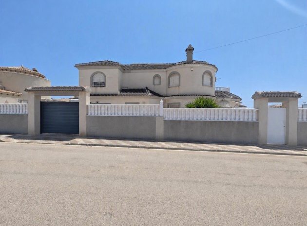 Villa - Återförsäljning - Torrevieja - La Siesta