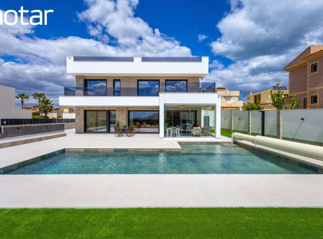Villa - Återförsäljning - Torrevieja - Torrevieja Centro