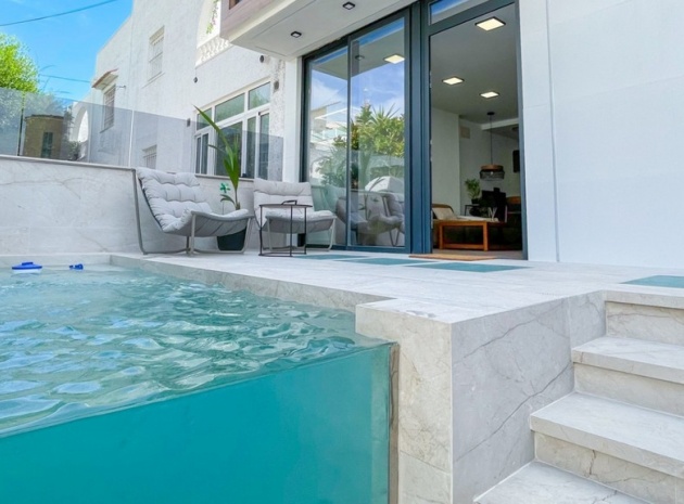 Villa - Återförsäljning - Torrevieja - Torrevieja Centro