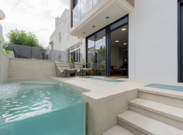 Villa - Återförsäljning - Torrevieja - Torrevieja Centro