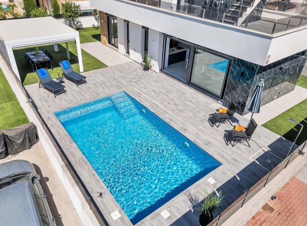 Villa - Återförsäljning - Torrevieja - Torrevieja Centro
