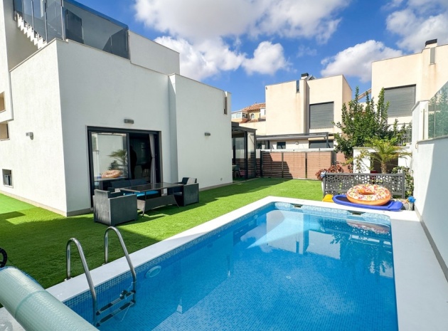 Villa - Återförsäljning - Torrevieja - Torrevieja Centro