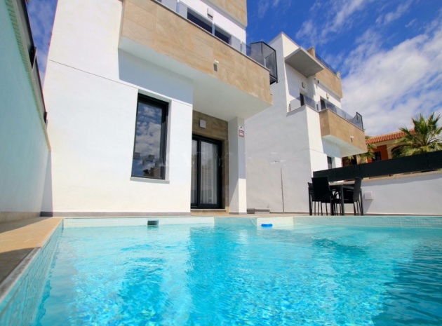 Villa - Återförsäljning - Torrevieja - Torrevieja