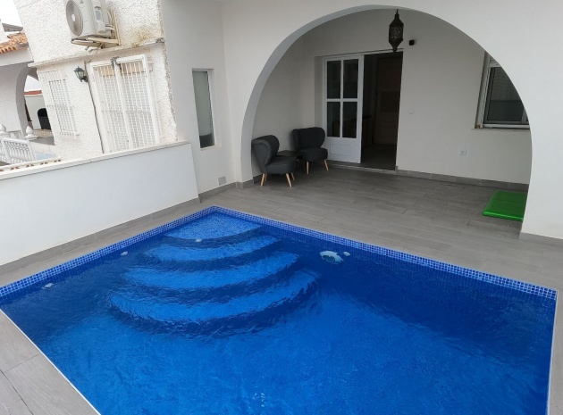 Villa - Återförsäljning - Villamartin - blue lagoon