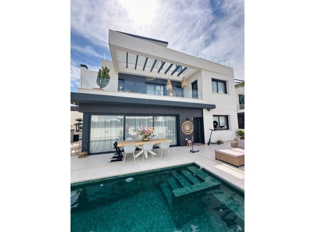 Villa - Resale - Algorfa - La Finca Golf Resort