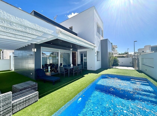 Villa - Resale - Mil Palmeras - Mil Palmeras