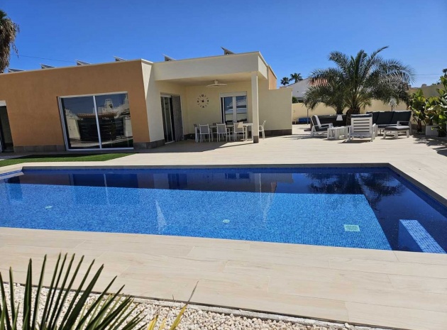 Villa - Resale - Torrevieja - Torrevieja Centro
