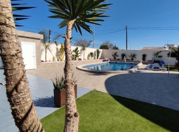 Villa - Resale - Torrevieja - Torrevieja Centro