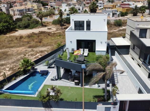 Villa - Resale - Torrevieja - Torrevieja Centro