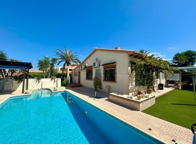 Villa - Wederverkoop - Cabo Roig - ESMA-63159