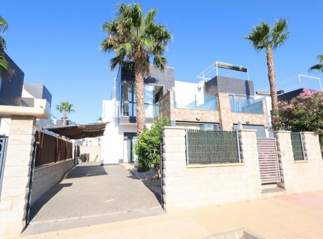 Villa - Wederverkoop - Cabo Roig - ESMA-72282