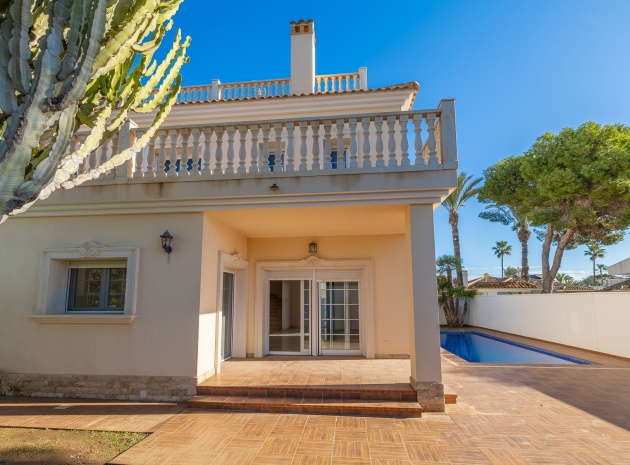Villa - Wederverkoop - Cabo Roig - ESMA-93796