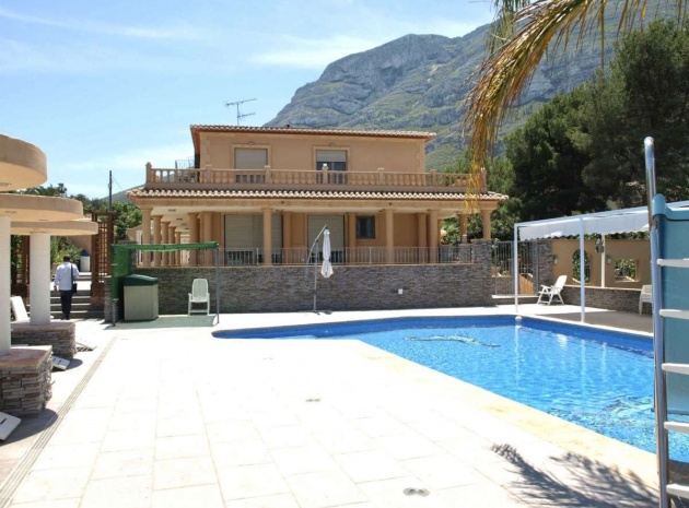 Villa - Wederverkoop - Denia - Denia Centro