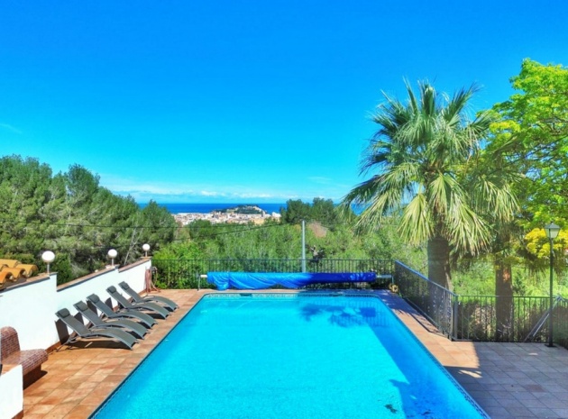 Villa - Wederverkoop - Denia - Denia Centro