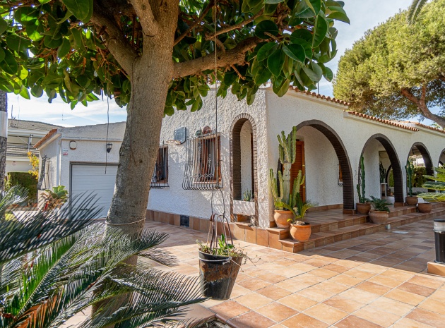 Villa - Wederverkoop - La Zenia - ESMA-97421