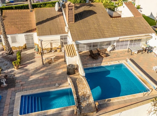 Villa - Wederverkoop - Orihuela Costa - ESMA-76655