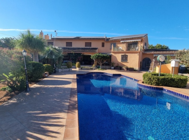 Villa - Wederverkoop - Pedreguer - Pedreguer Centro