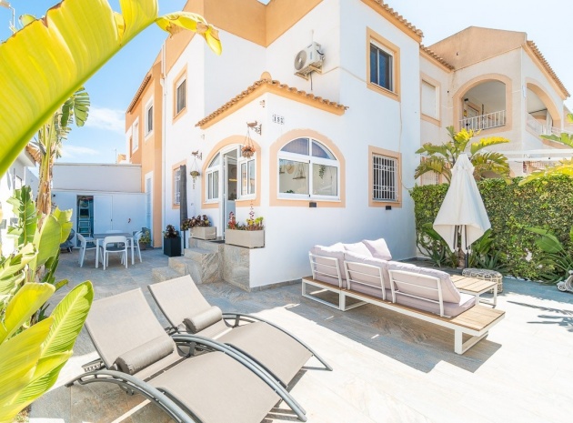 Villa - Wederverkoop - Torrevieja - altos del limonar