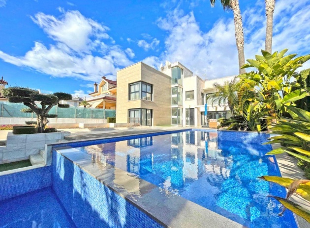 Villa - Wederverkoop - Torrevieja - ESMA-20932