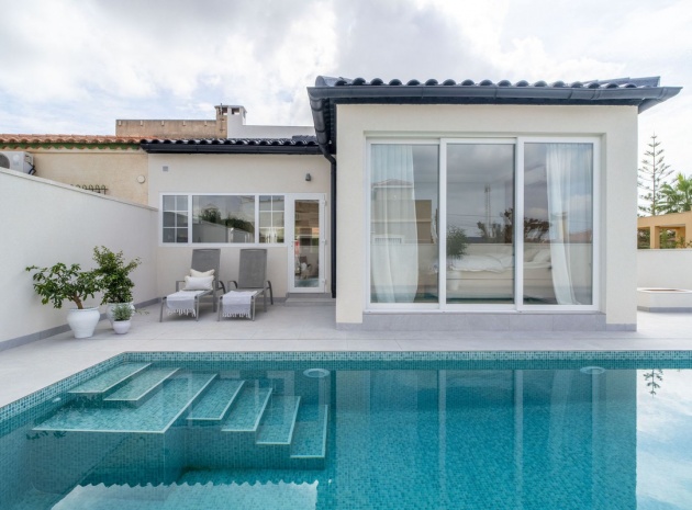 Villa - Wederverkoop - Torrevieja - La Siesta