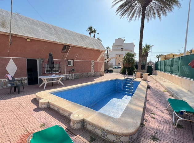 Villa - Wederverkoop - Torrevieja - Torrevieja Centro