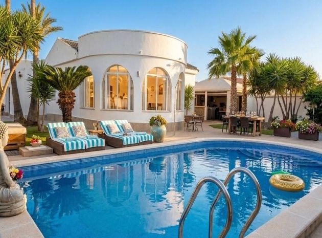 Villa - Wederverkoop - Torrevieja - Torrevieja Centro