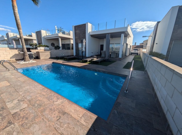 Villa - Wederverkoop - Villamartin - ESMA-48649