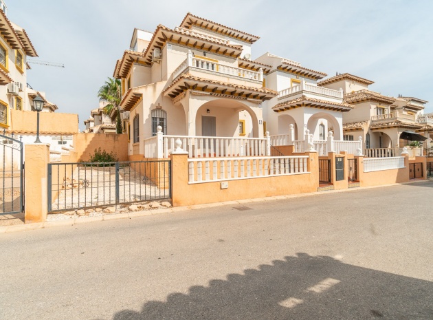 Villa - Wiederverkauf - Cabo Roig - ESMA-71246
