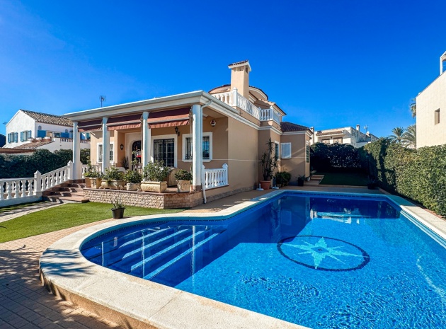 Villa - Wiederverkauf - La Mata - ESMA-11991