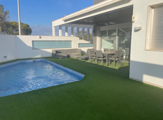 Villa - Wiederverkauf - Mil Palmeras - Beachside Mil Palmeras