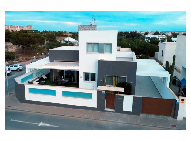 Villa - Wiederverkauf - Mil Palmeras - CSP-39077