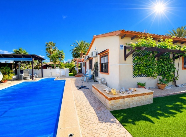 Villa - Wiederverkauf - Orihuela - Cabo Roig