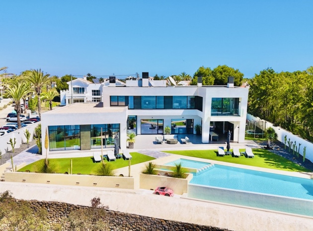 Villa - Wiederverkauf - Orihuela - Cabo Roig