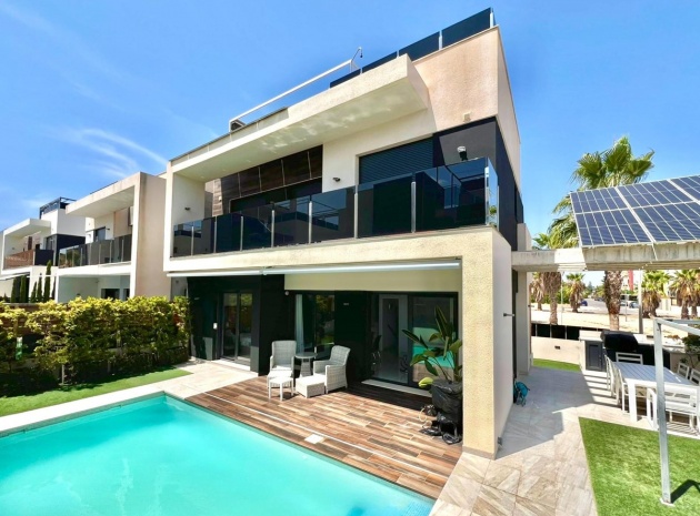 Villa - Wiederverkauf - Orihuela - Cabo Roig