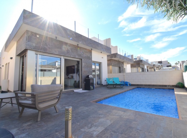 Villa - Wiederverkauf - Orihuela Costa - Villamartin